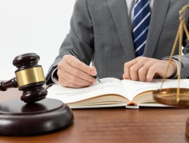 How to Become an Entertainment Lawyer