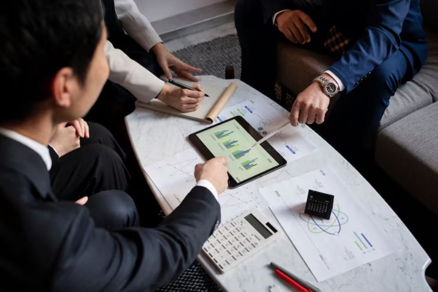 How Corporate Government Affairs Teams Benefit from Legislative Tracking Software